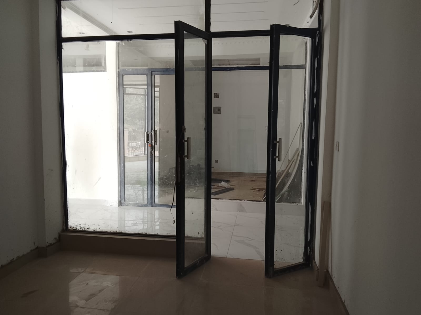 Sophiscated  500 SQFT Ground Floor Shop for Rent in Upper Hill, Hurlingham Road