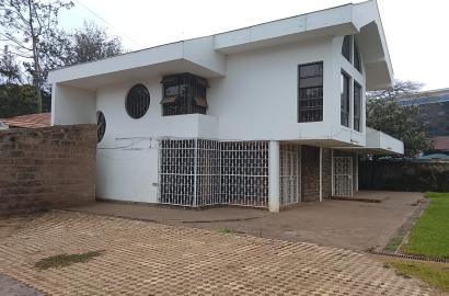 Prestigious 1 Acre with a 5 Bedroom Villa in Lavington , James Gichuru