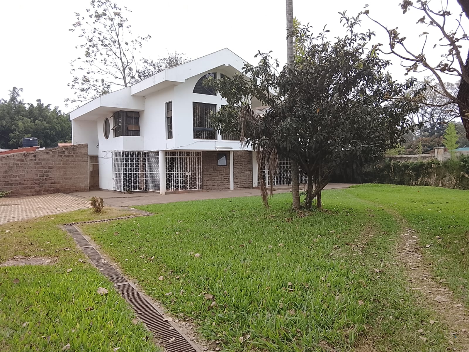 Prestigious 1 Acre with a 5 Bedroom Villa in Lavington , James Gichuru