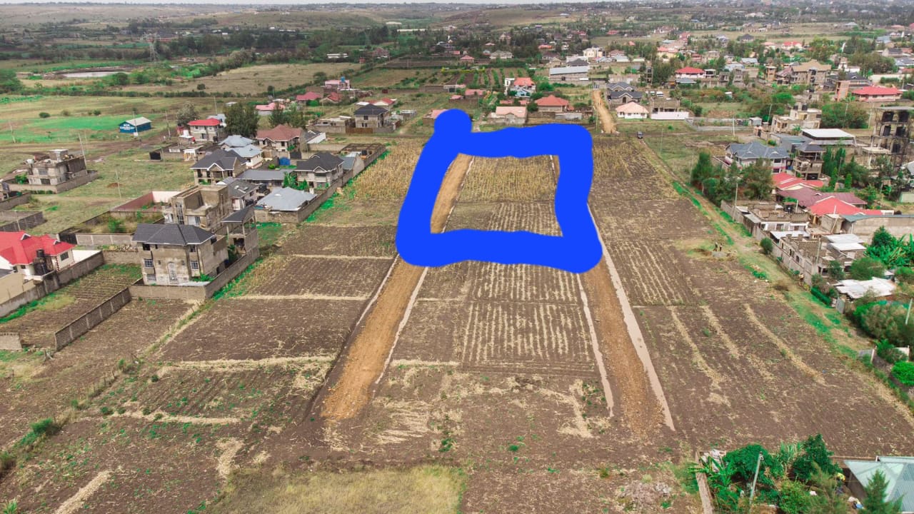 PRIME 40 BY 60 PLOT FOR SALE IN  KAMULU.